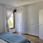 Modern At Perla
