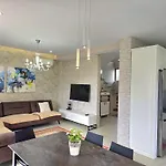 Modern At Perla
