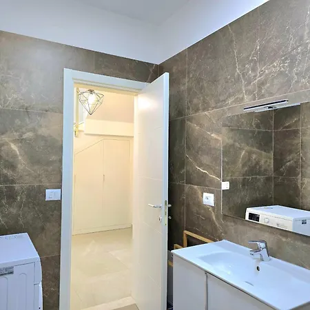 Modern At Perla *
