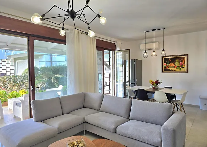 Modern At Perla 别墅 Plazhi San Pietro