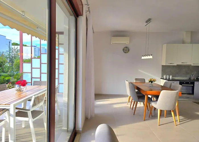 Modern At Perla *