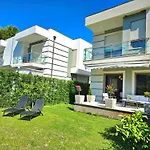 Villa Modern At Perla