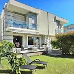 Modern At Perla