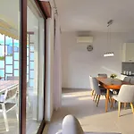 Modern At Perla *