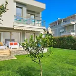 Villa Modern At Perla