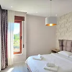 Villa Modern At Perla *