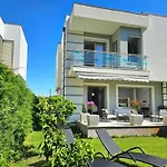 Villa Modern At Perla