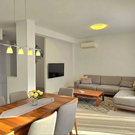 Villa Modern At Perla *