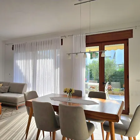 Modern At Perla