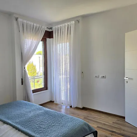 Modern At Perla