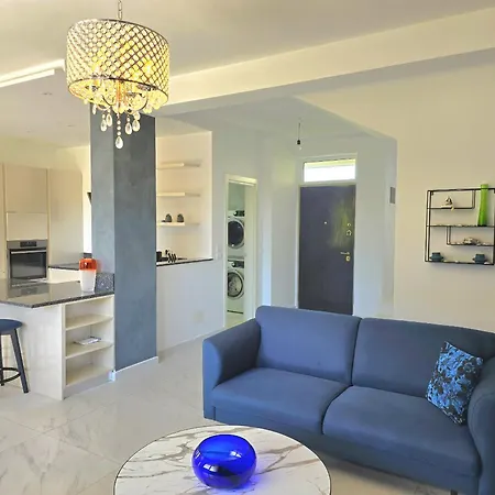 Modern At Perla *