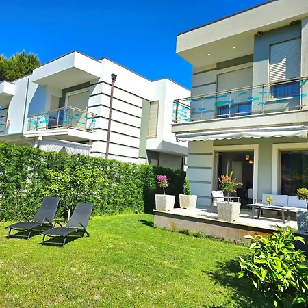 Villa Modern At Perla