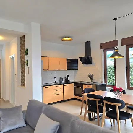 Villa Modern At Perla
