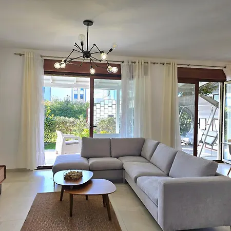Modern At Perla