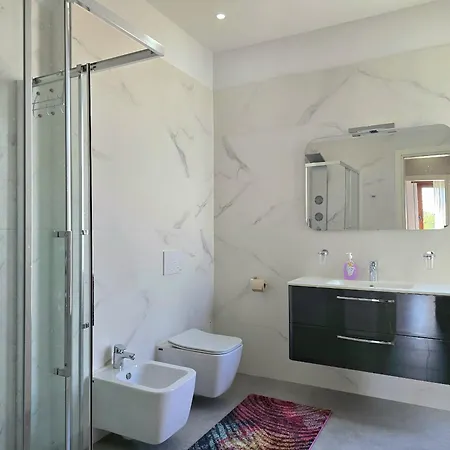 Modern At Perla