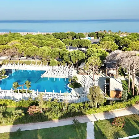 Villa Modern At Perla