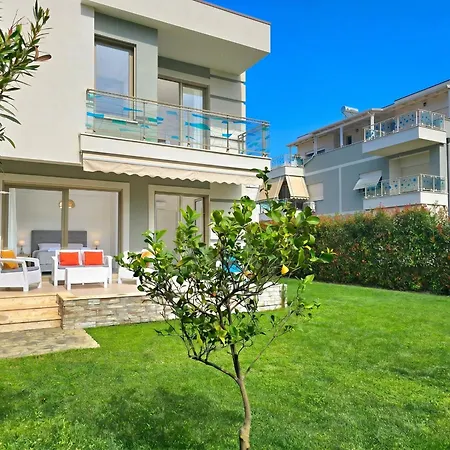 Villa Modern At Perla