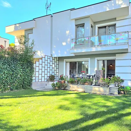 Villa Modern At Perla