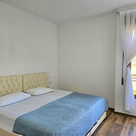 Modern At Perla *