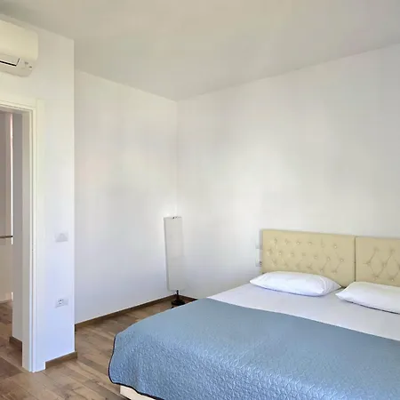 Villa Modern At Perla