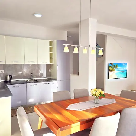 Modern At Perla *