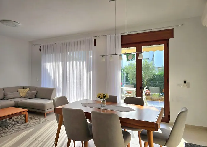 Modern At Perla