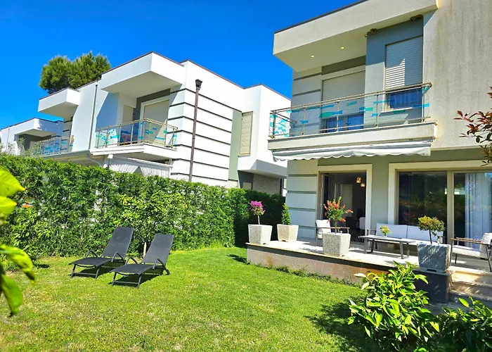 Villa Modern At Perla