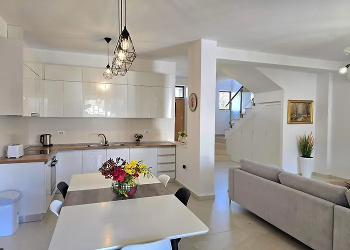 Modern At Perla
