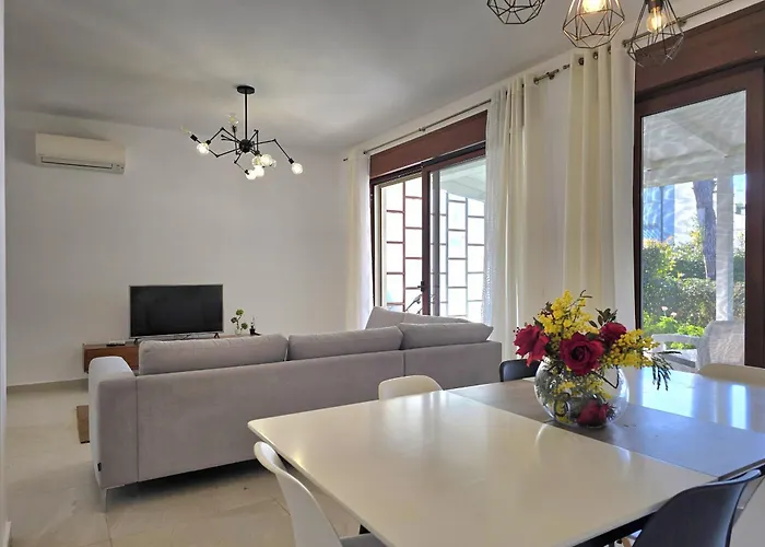 Modern At Perla * Plazhi San Pietro