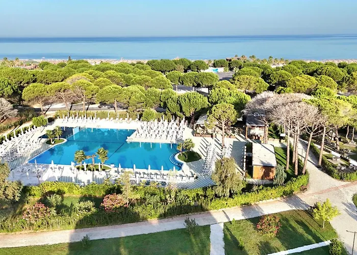 Villa Modern At Perla