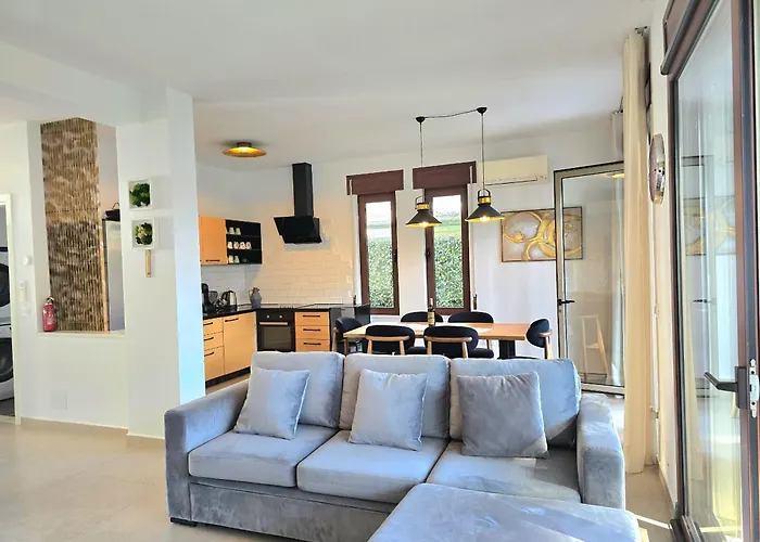 Villa Modern At Perla *